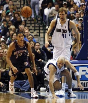 显示出他在 显示出他在